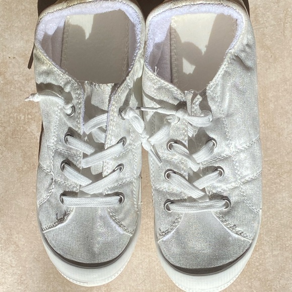 Sneakers with White Silver and Gold. New! - Picture 2 of 3